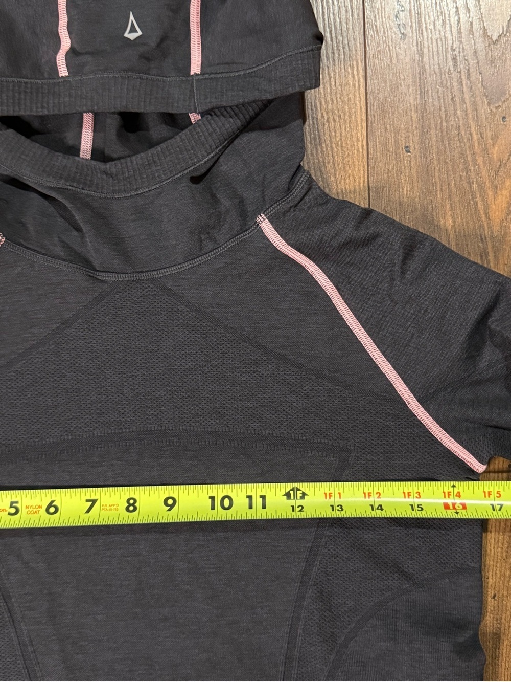 ivivva Hoodie Girls 14 Gray Pink Stretch Seamless Pullover Thumbholes Gym Train - Picture 4 of 9